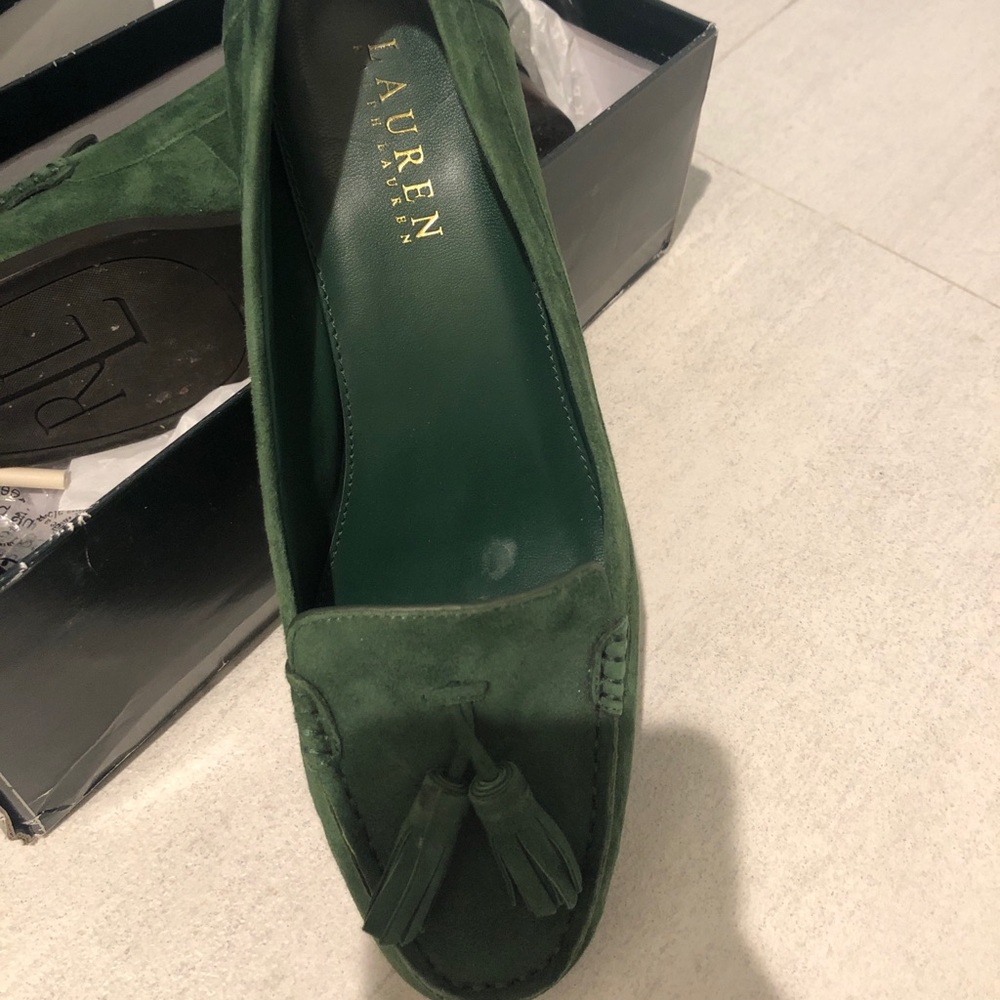 Size 8B suede hunter green flats